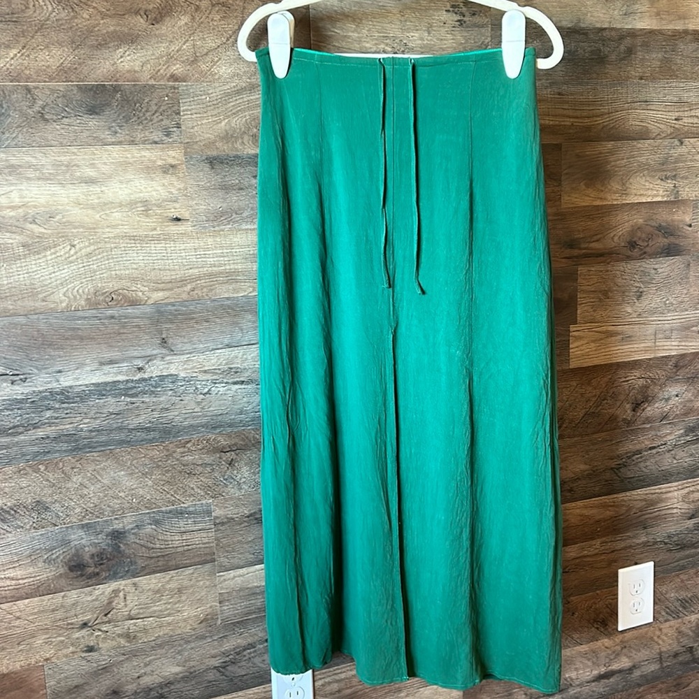 Honey Belle front slit drawstring waist back zip maxi skirt W: 15 in L:37 inches